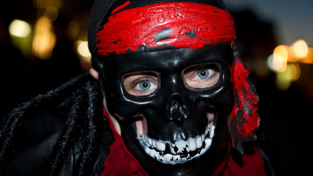 Person mit Maske