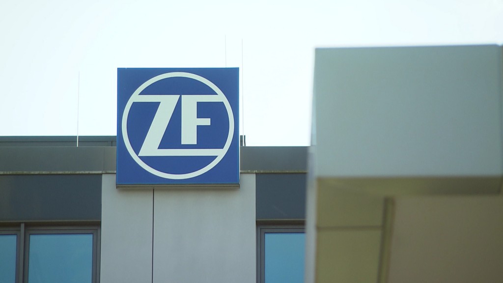 Logo auf einem Gebäude der ZF in Saarbrücken