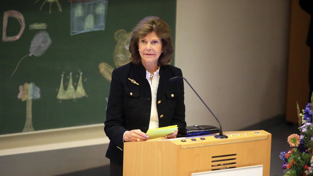 Königin Silvia von Schweden beim feierlichen Spatenstich zum Childhood-Haus Berlin.