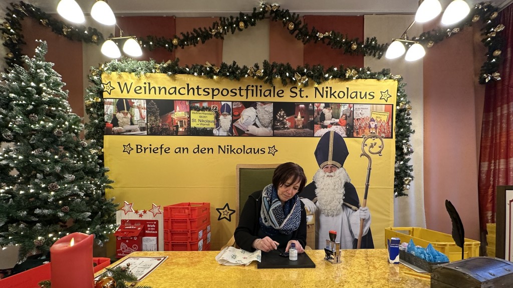 Sabine Gerecke im Nikolauspostamt