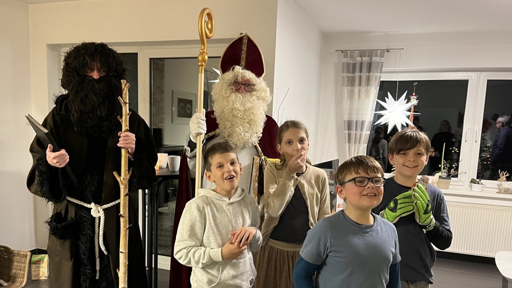 Nikolaus und Knecht Ruprecht von den Quierschieder Wampe im Einsatz
