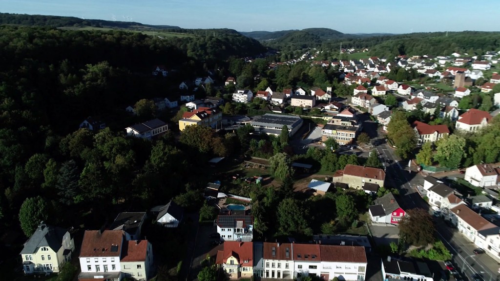 Luftaufnahme einer Gemeinde im Saarland 