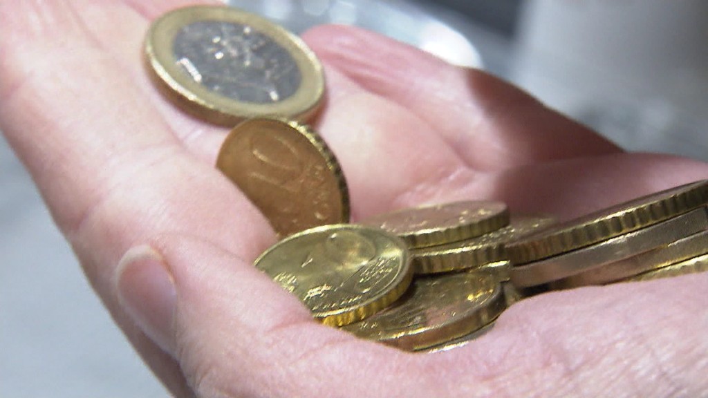 Hand mit Euro Münzen