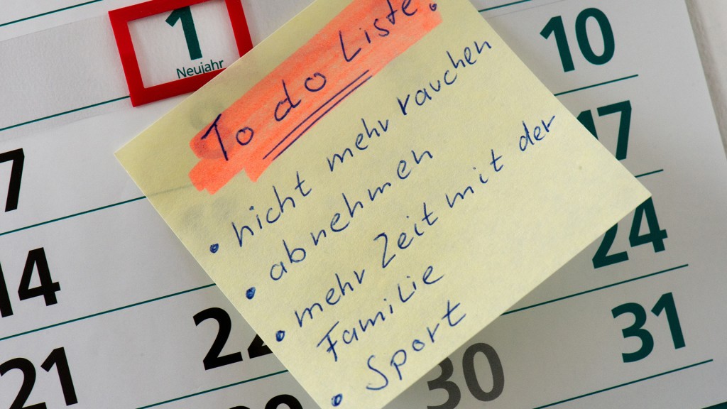 Auf dem 1. Januar eines Kalenders klebt eine «To do Liste» mit Vorsätzen
