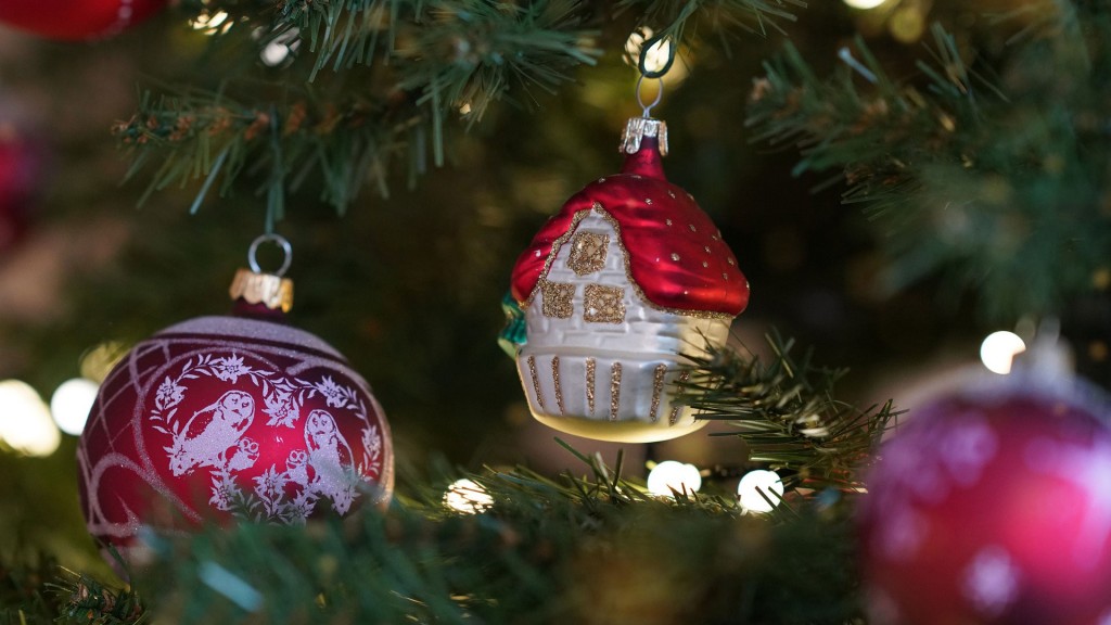 Weihnachtsdekoration am Baum