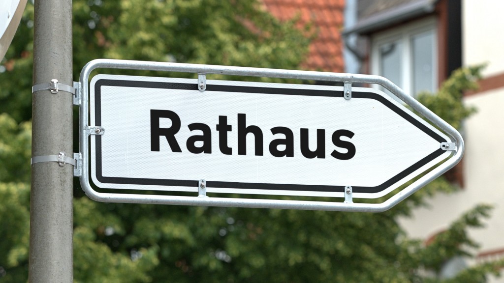 Hinweisschild Rathaus