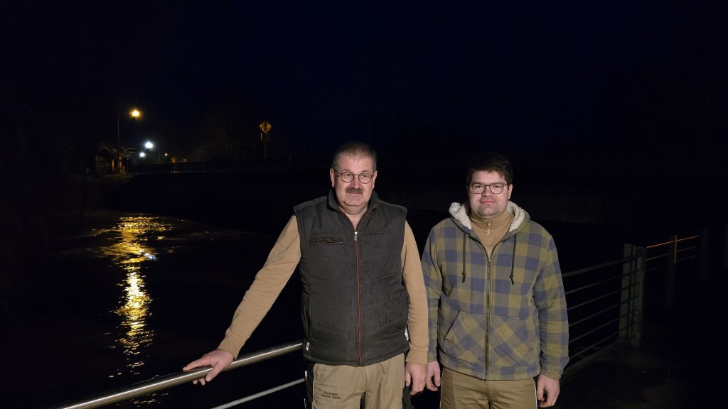Andreas und Matthias Heisel an der Nied
