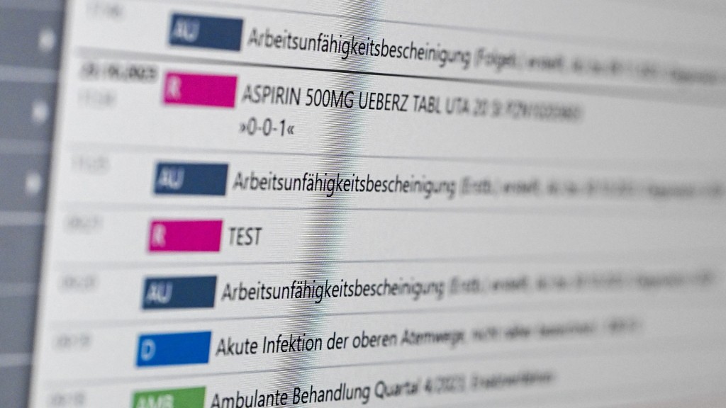 Eine elektronische Patientenakte auf einem Bildschirm einer Arztpraxis