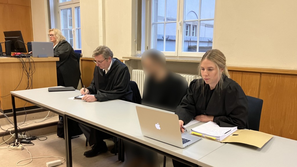Foto: Angeklagter vor Gericht