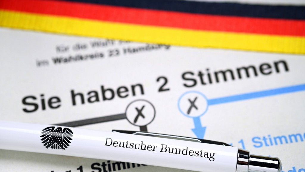 Foto: Kugelschreiber des Deutschen Bundestags auf einem Stimmzettel.