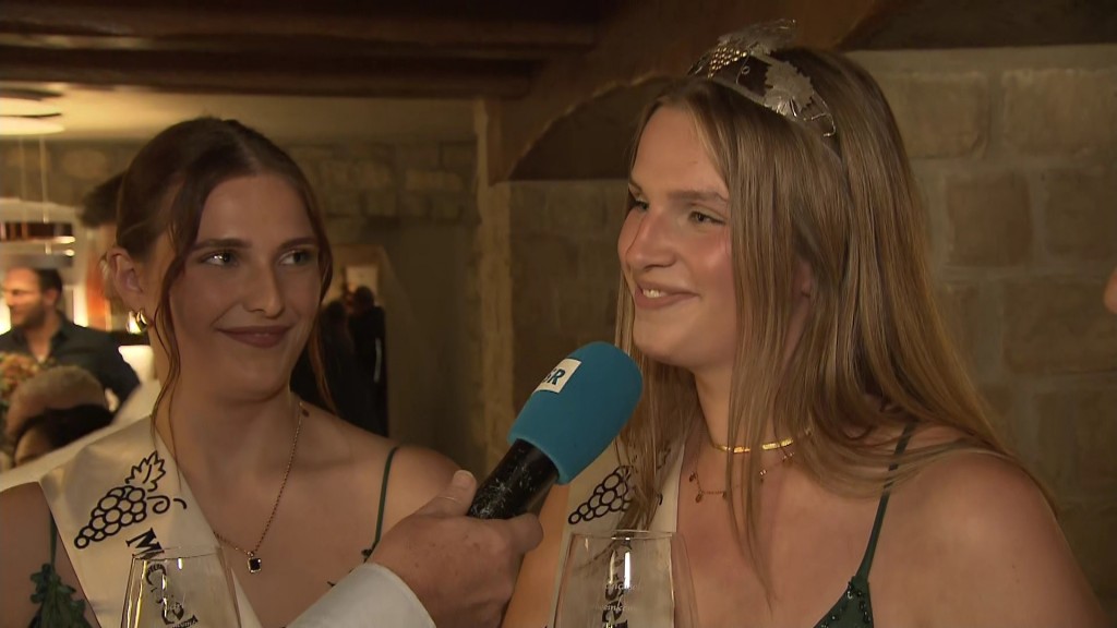 Anna und Sophia Hoffmann sind die diesjährigen Perler Weinkönigin und -prinzessin