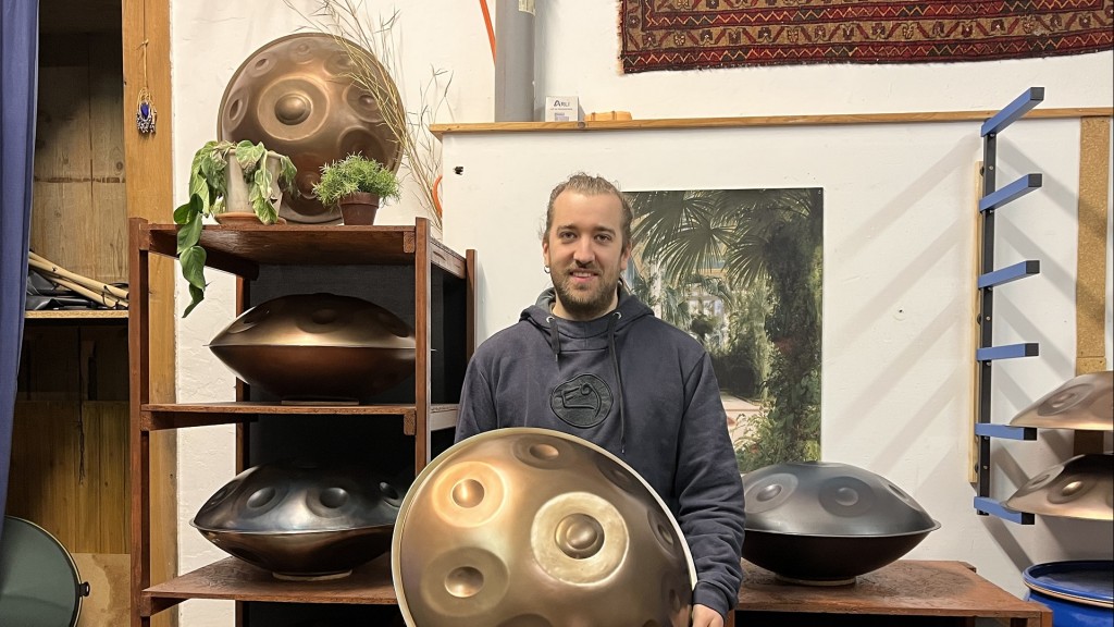 Anatol Ernestus mit Handpans