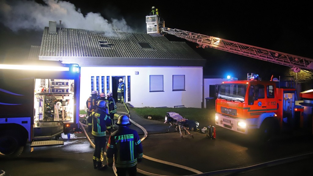 Das Dachgeschoss eines Einfamilienhauses im Wiebelskircher Kastanienweg brannte am frühen Dienstagmorgen, 10. Dezember aus.