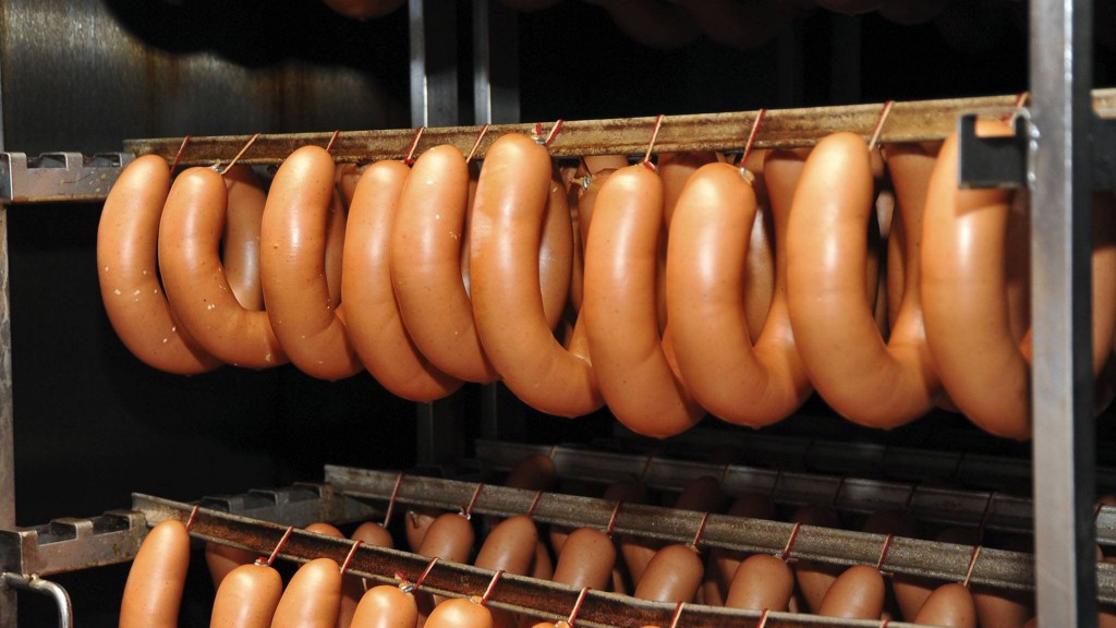 Gebrühter Lyoner in der Fleischfabrik Schröder