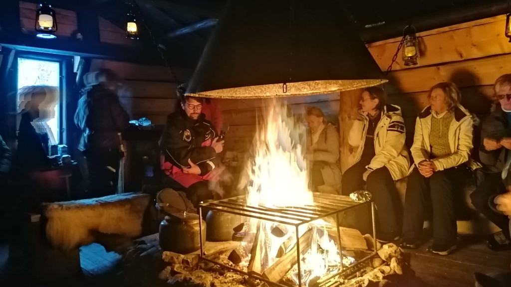 Lagerfeuerstimmung in Lappland