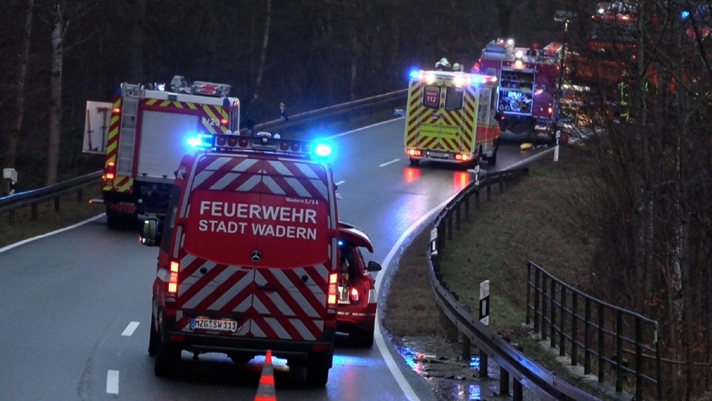Auf der L 151 zwischen Wadern und Thailen hat sich am Dienstag (28.01.2025) ein schwerer Verkehrsunfall ereignet.