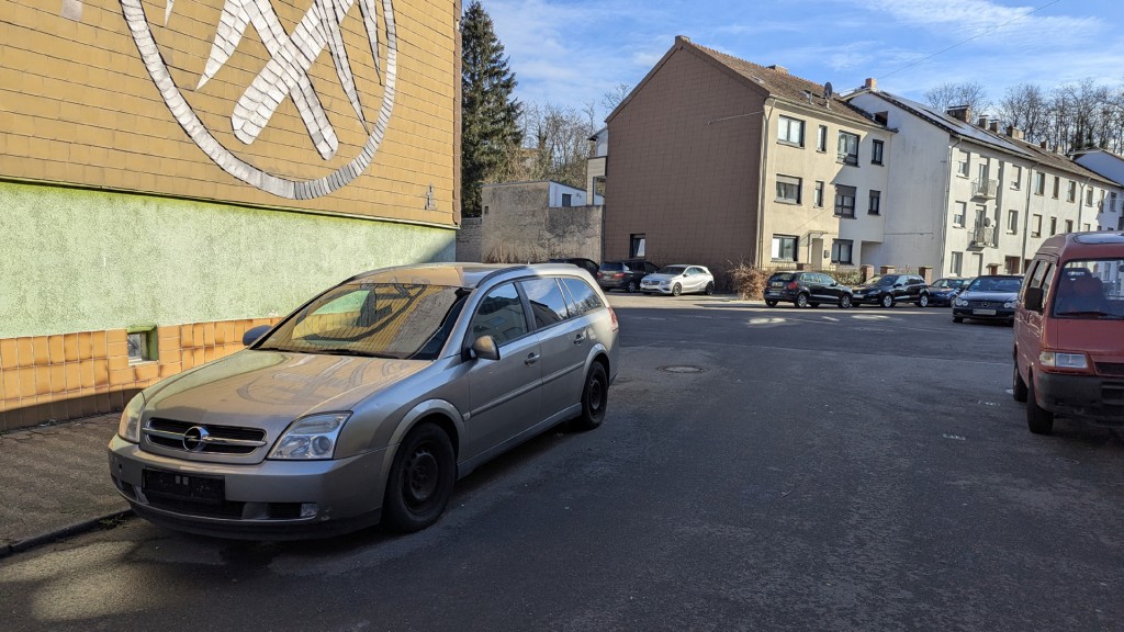 Abgemeldete Autos, in Burbach auf der Straße abgestellt