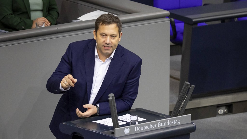 SPD-Parteichef Lars Klingbeil am 30.01.2025 im Bundestag