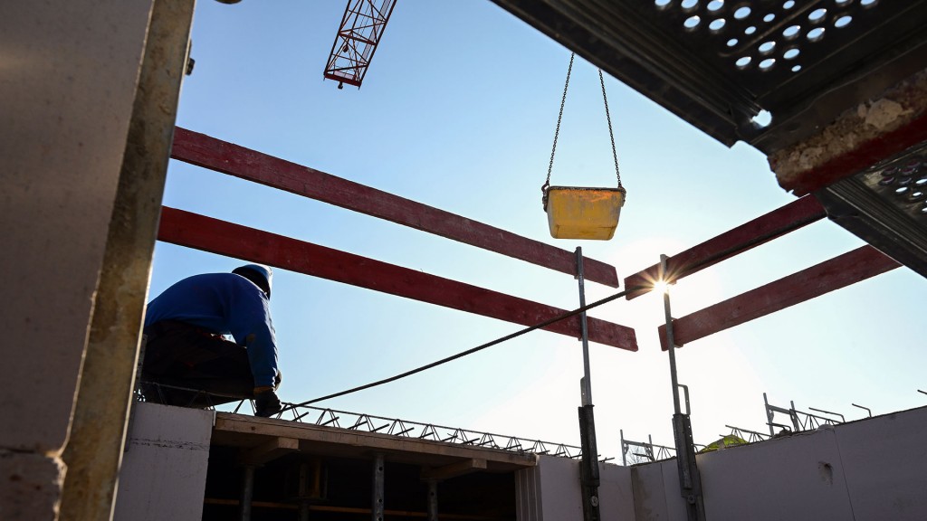 Arbeiter am Rohbau von Wohnungen und Sozialwohnungen