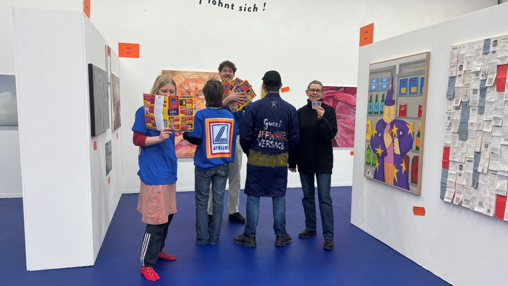 Studiernde der HBK beim Rundgang 2025.