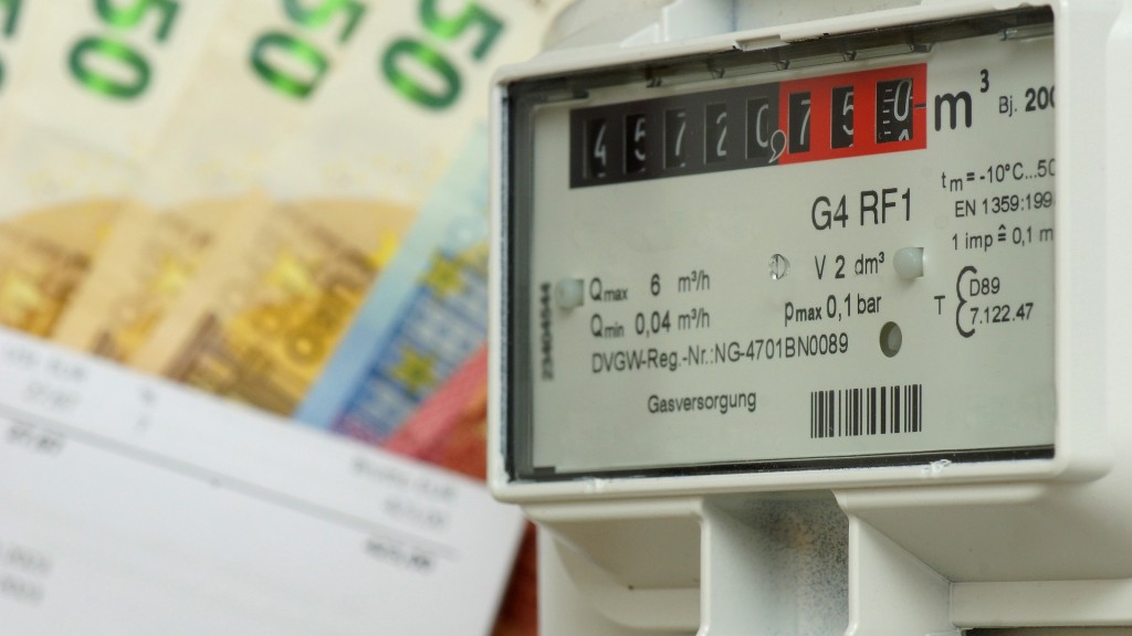 Gaszähler mit Geldscheinen im Hintergrund