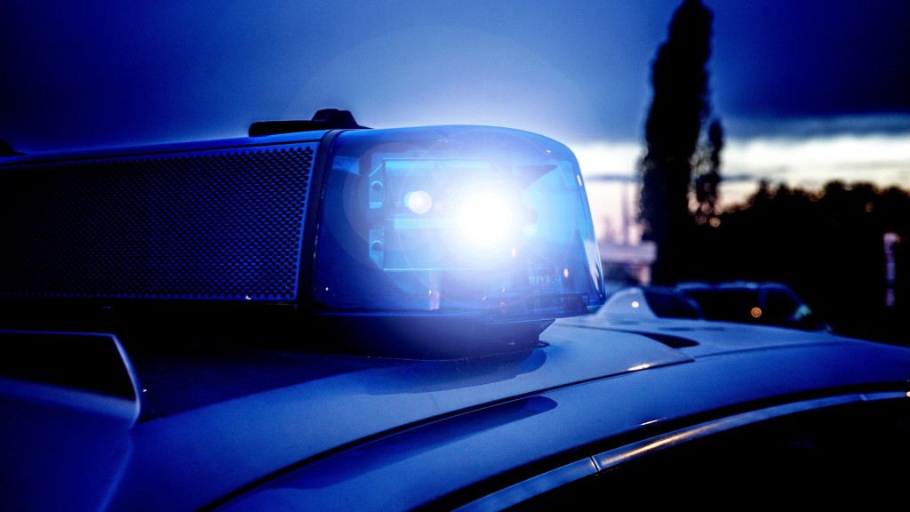 Foto: Einsatzfahrzeug der Polizei mit Blaulicht