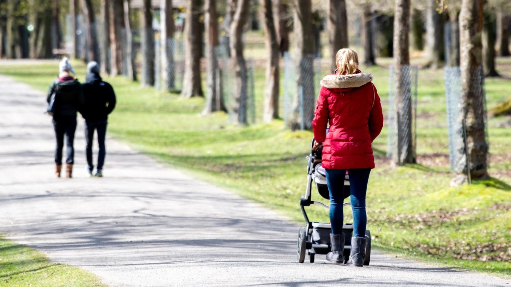 Spaziergänger bei schönem Wetter