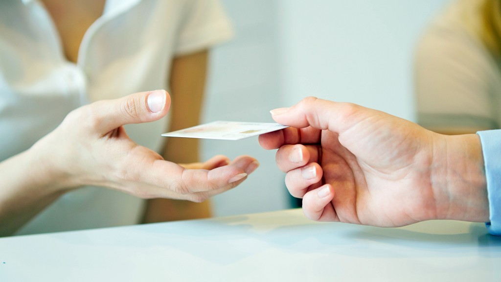 Foto: Eine elektronische Gesundheitskarte bei der Anmeldung einer Arztpraxis