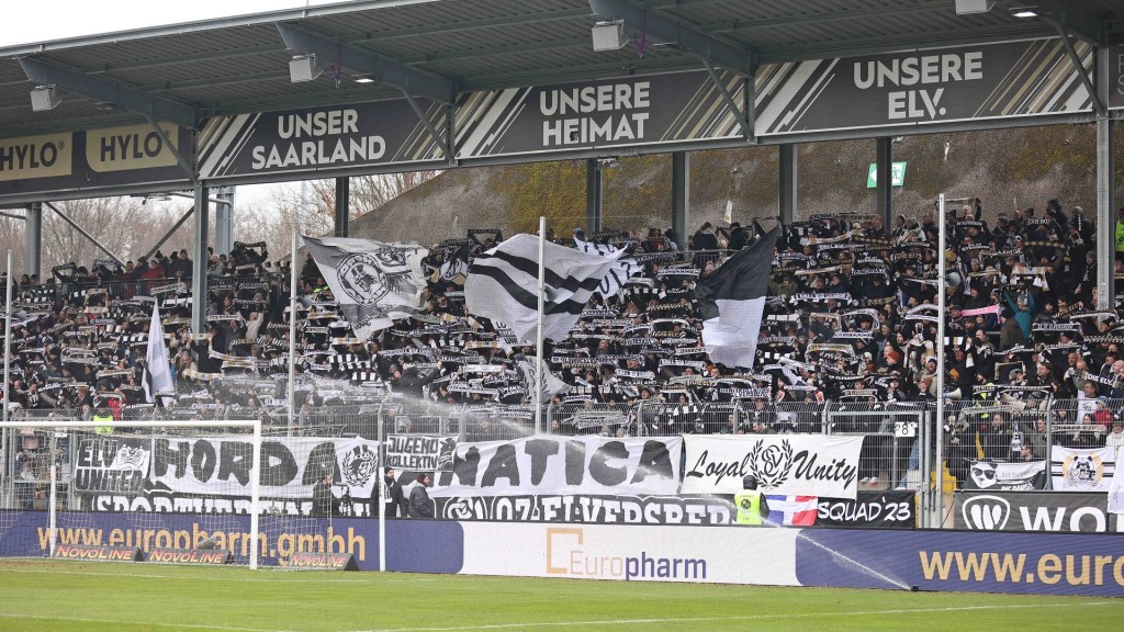 Fans der SVE im Stadion an der Kaiserlinde 