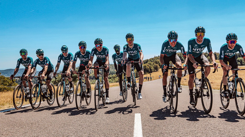 Das Team von „Bike Aid“ auf den Rädern