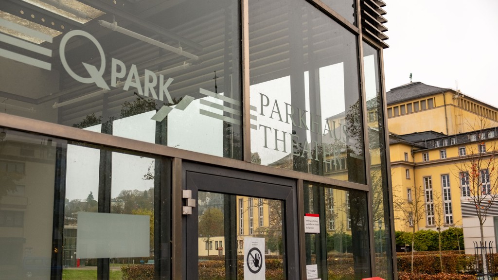Foto: Das wegen Hochwassersanierung geschlossene Parkhaus am Saarbrücker Staatstheater