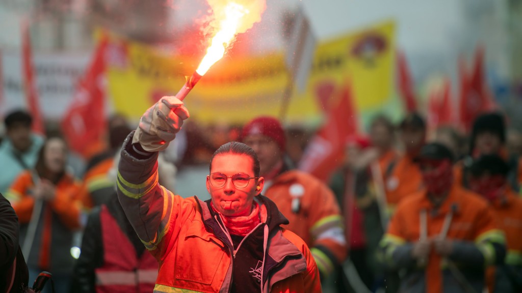 Demonstrationszug von Saarstahl-Beschäftigten in Völklingen