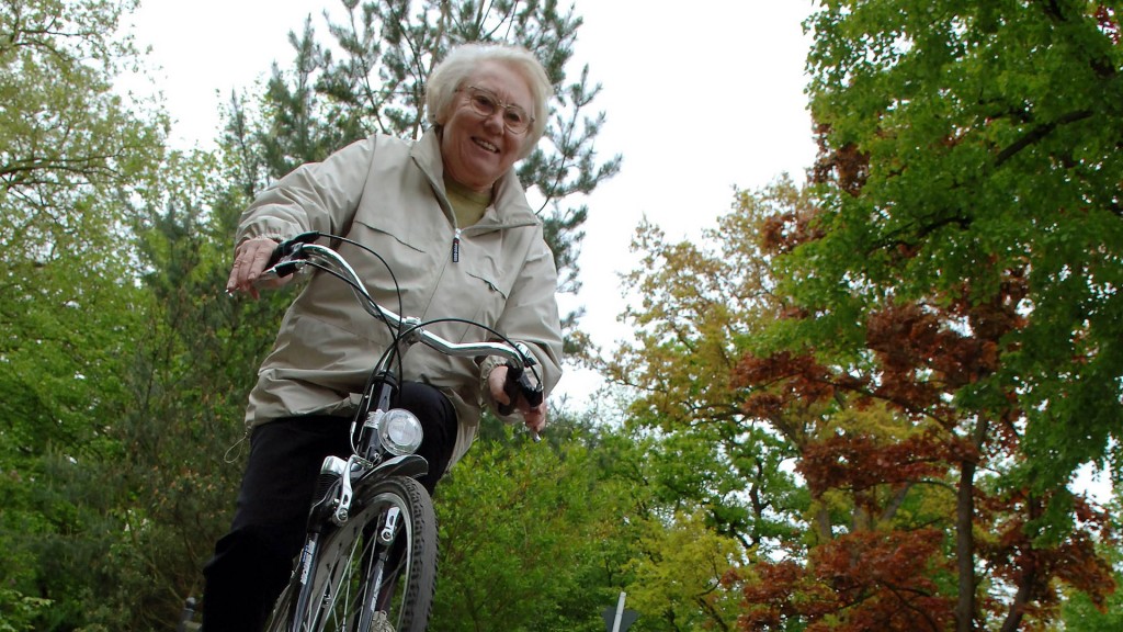 Rentnerin auf dem Fahrrad