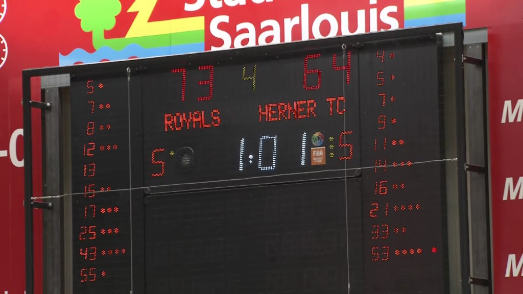 Foto: Anzeigetafel zeigt Endstand im zweiten Playoff-Viertelfinal zwischen Saarlouis Royals und Herner TC
