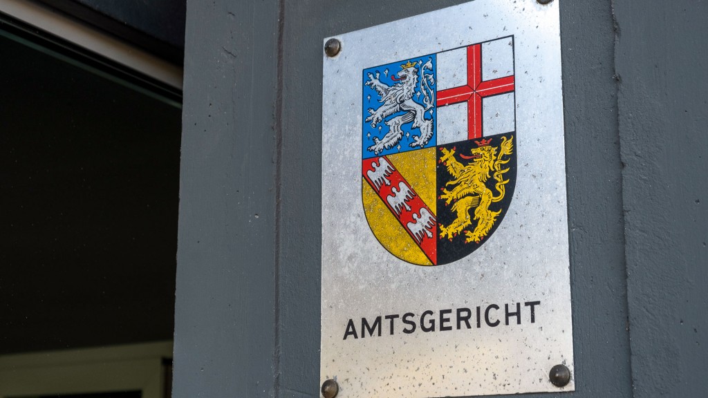 Foto: Eingang zum saarländischen Amtsgericht