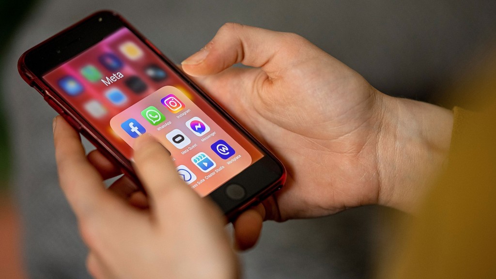 Apps der Software-Firma Meta sind auf einem Smartphone zu sehen