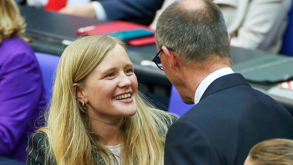Foto: Josephine Ortleb, SPD, und CDU-Chef Friedrich Merz