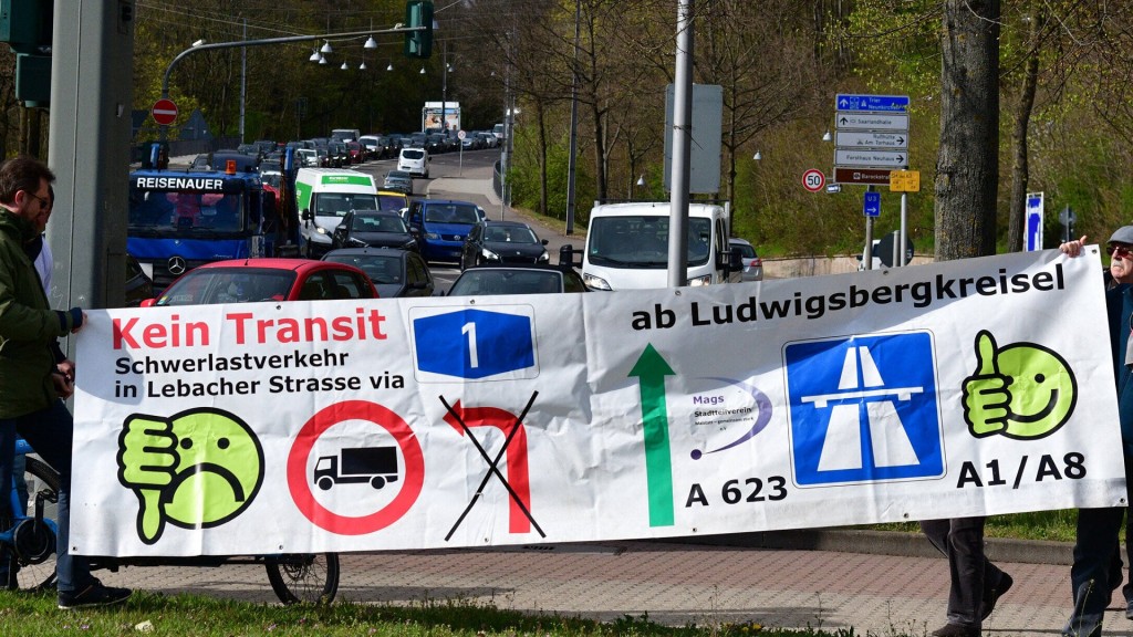 Protest gegen Schwerverkehr. Anwohner der Lebacher Straße setzen sich für die Beruhigung der Straße ein.