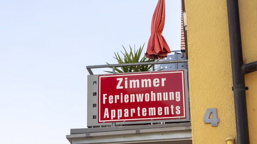 Schild an einem Balkon 
