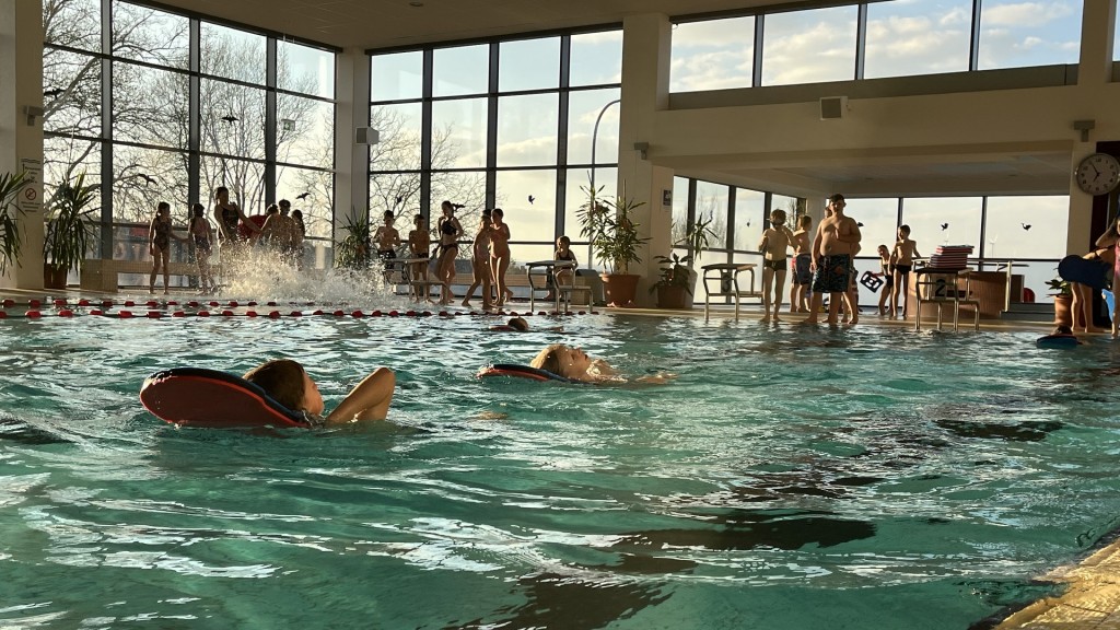 Schwimmtraining im Hellbergbad
