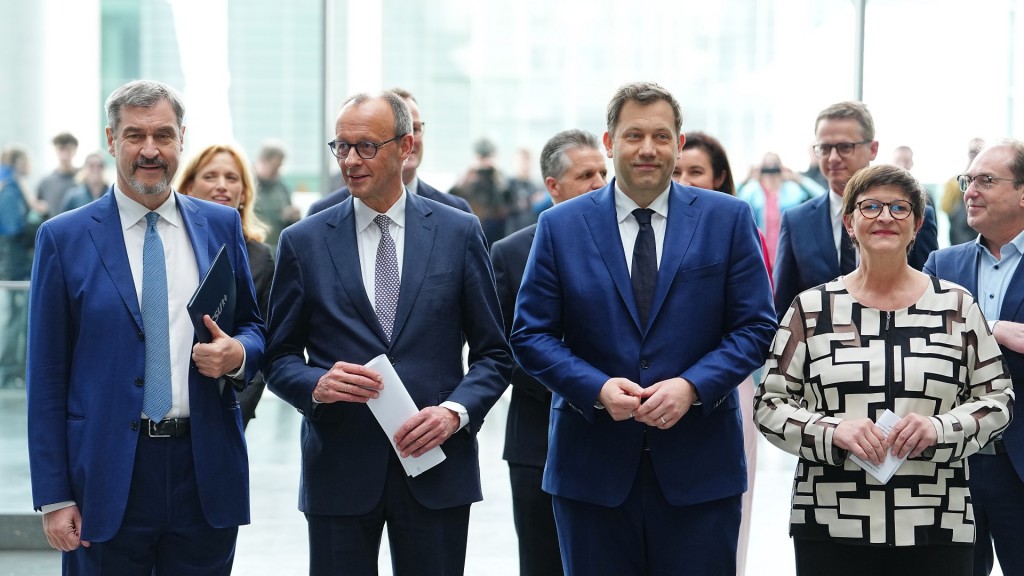 Markus Söder (l-r),  CSU-Vorsitzender, Friedrich Merz, CDU-Bundesvorsitzender, Lars Klingbeil, SPD-Fraktions- und Bundesvorsitzender, und Saskia Esken, SPD-Bundesvorsitzende
