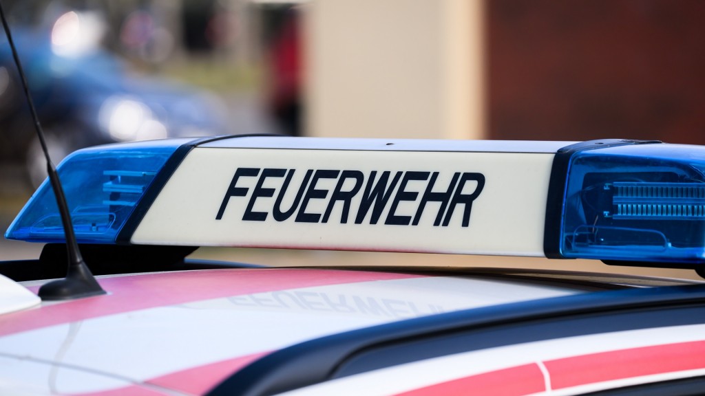 Symbolbild Feuerwehr. Beschriftung auf einem Einsatzfahrzeug