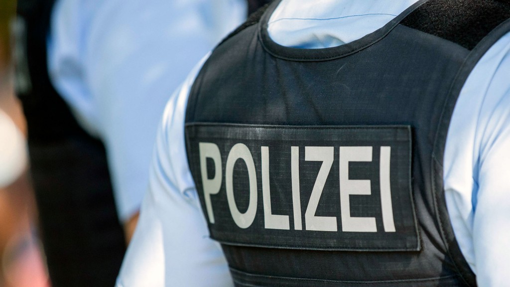 Foto: Polizist in Polzeischutzweste 