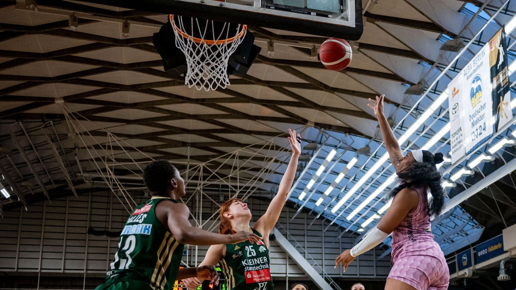 Foto: Saarlouis Royals (Erika Davenport) gegen Grüner Stern / Rutronik Stars Keltern