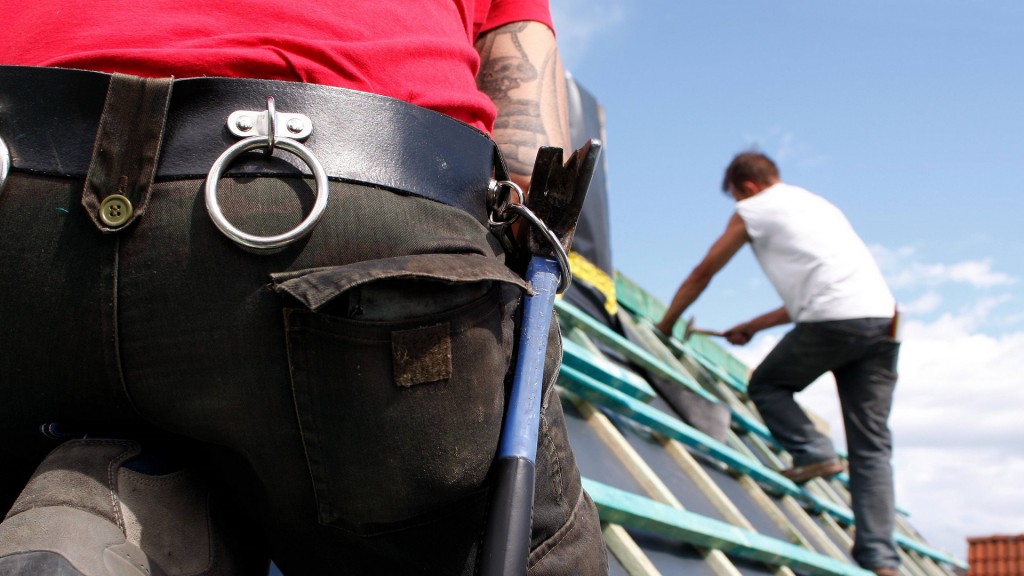 Dachdecker bei der Arbeit