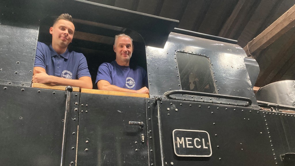 Felix Meyers und Markus Meyer, Vize- und Vorsitzender des Museumseisenbahnclub Losheim, MECL