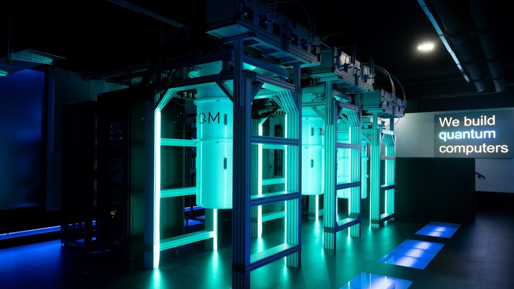 Quantentechnologie. Quantencomputer des Start-ups IQM Germany stehen in einem Rechenzentrum.
