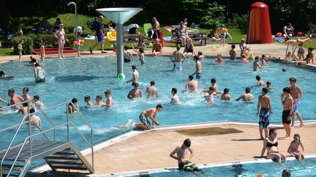 Badebetrieb im Freibad