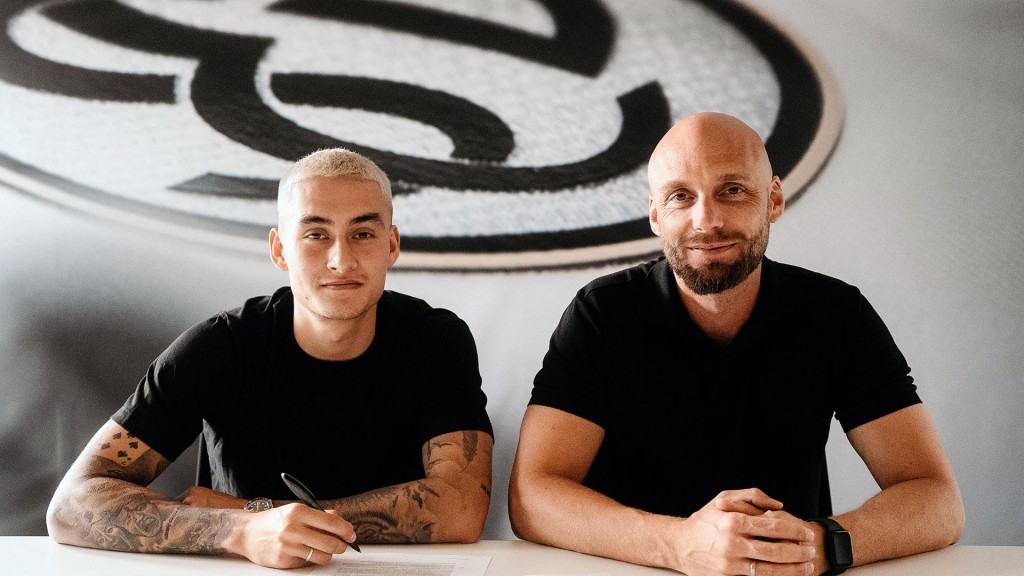 Foto: Nicholas Mickelson und SVE-Sportvorstand Ole Book