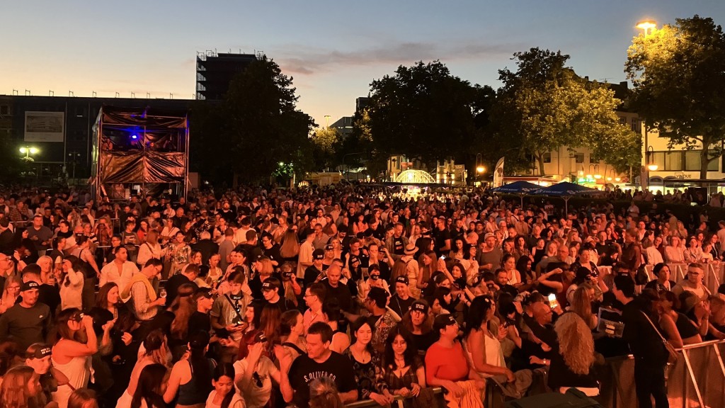 Besucher beim Saarbrücker Altstadtfest.